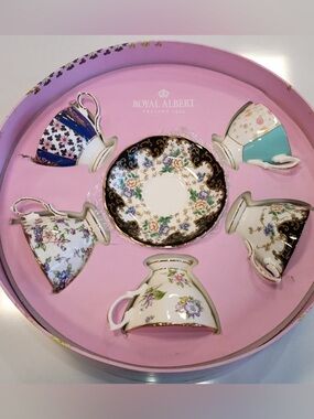 Royal Albert 100 YEARS of Royal Albert 1900-1940 5Piece Teacup & Saucer Set, NEW